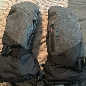 Women’s snow gloves